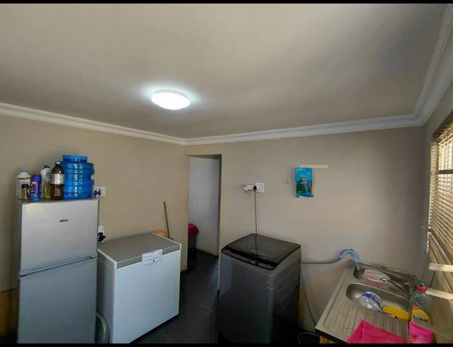 2 BEDROOM PROPERTY TO RENT IN UMLAZI J